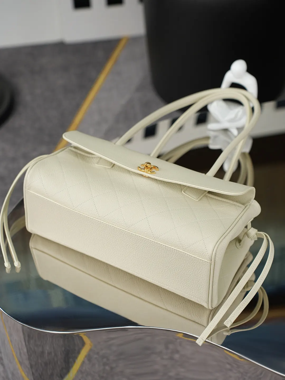 Chanel White Hobo Shoulder Bag Vintage Leather