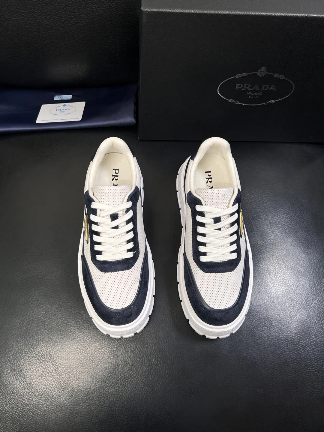 Prada 牛皮 休闲鞋 舒适