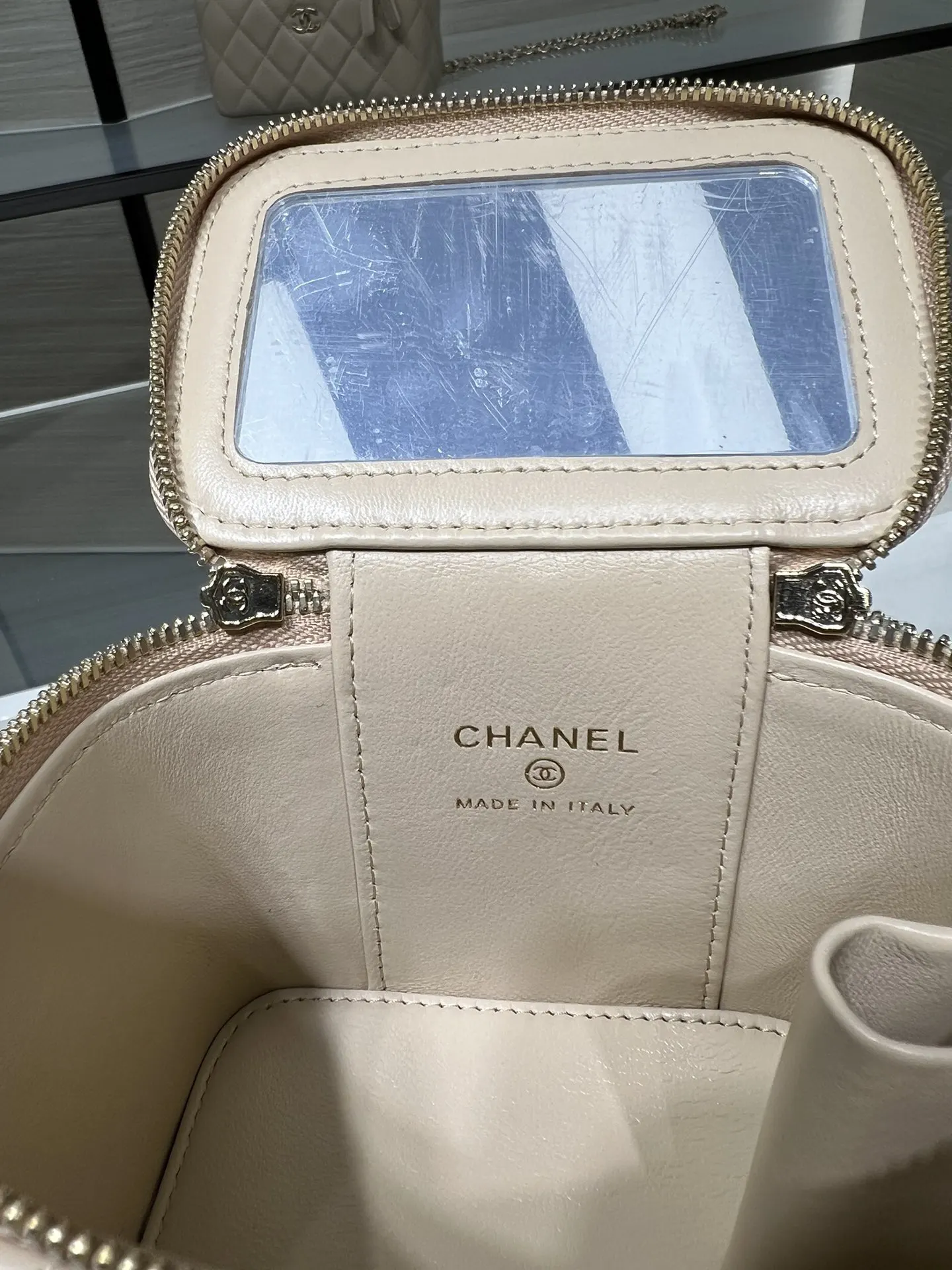 Chanel 19 小號 米色 皮革 菱格絎縫 鏈條包