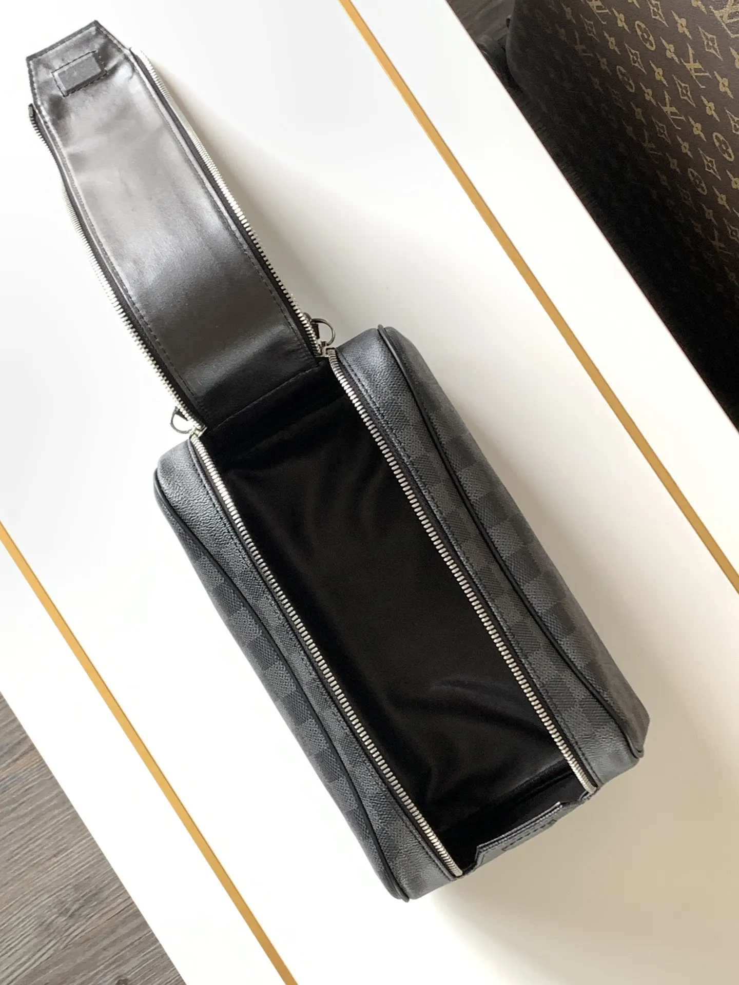 Louis Vuitton Organizer Pouch Travel Leather Image 9 Louis Vuitton Organizer Pouch Travel Leather Image 9