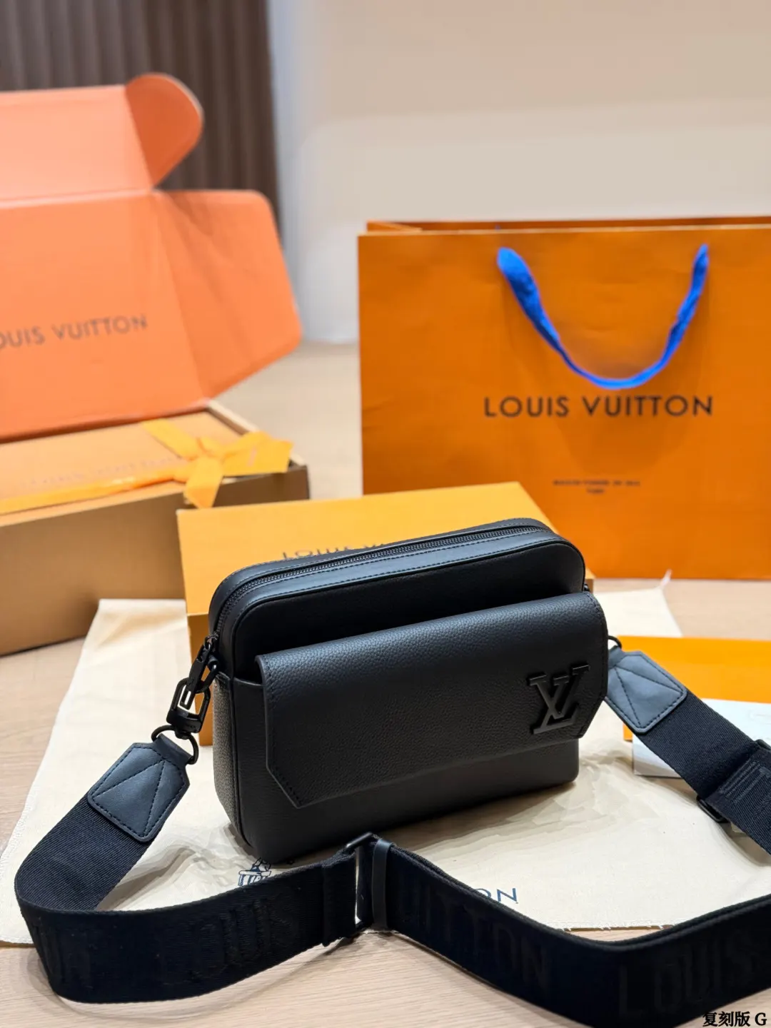 LV 黑色 老花 牛皮 版 牛皮 Fastline邮差包​​ Fas 收纳包 旅行收纳款