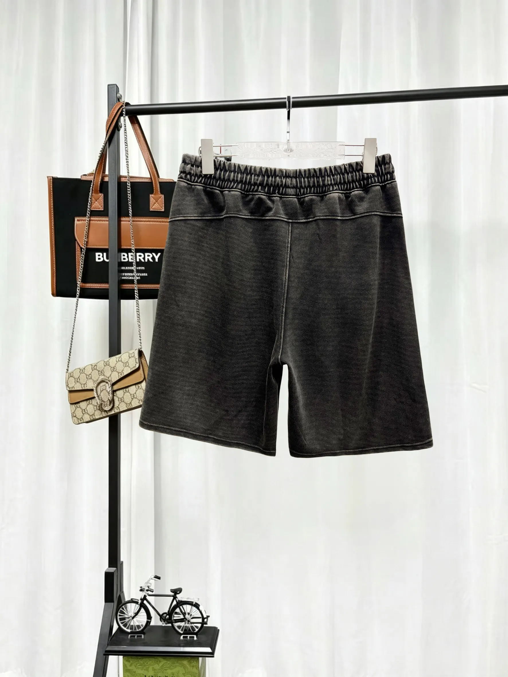 PRADA 短裤 休闲宽松款