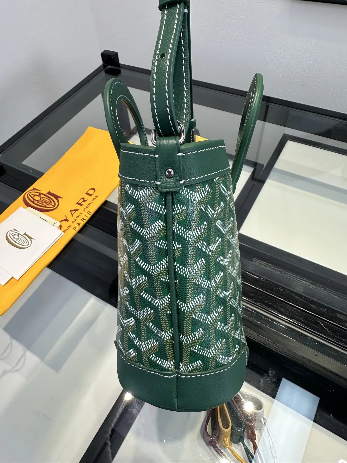 绿色 菜篮子 绿色 BELUGA 包是上世纪 年代一款 斜挎包 轻便斜挎款