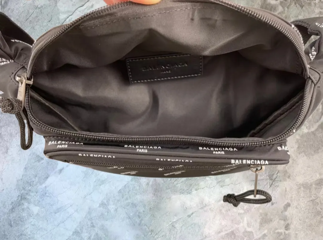Balenciaga 丝印 有售 质量 巴黎世家胸包 腰包 男女同款 休閒腰包款(數字7) Balenciaga 丝印 有售 质量 巴黎世家胸包 腰包 男女同款 休閒腰包款(數字7)
