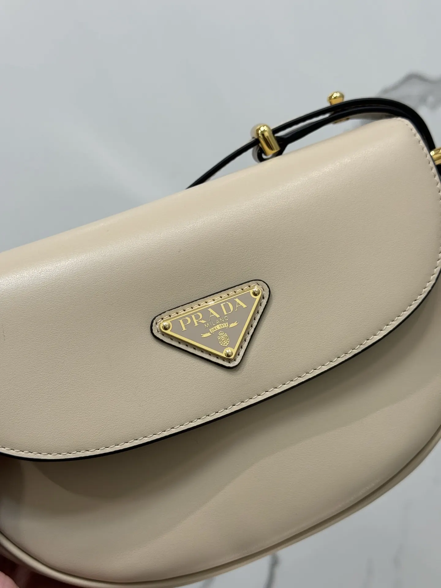 Prada 牛皮 羊皮 斜挎包