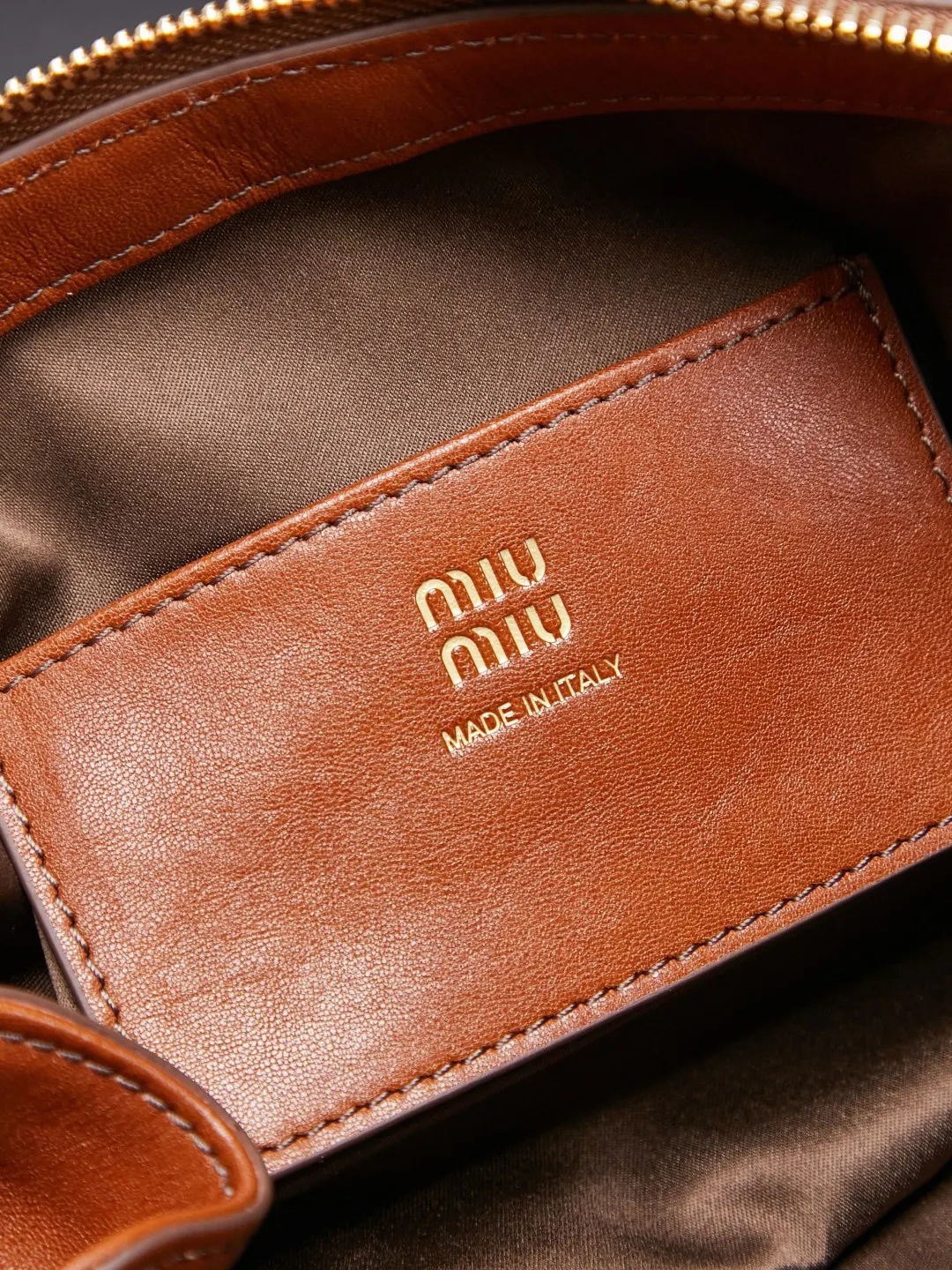 Miu 小牛皮 雙肩包 实用雙肩款