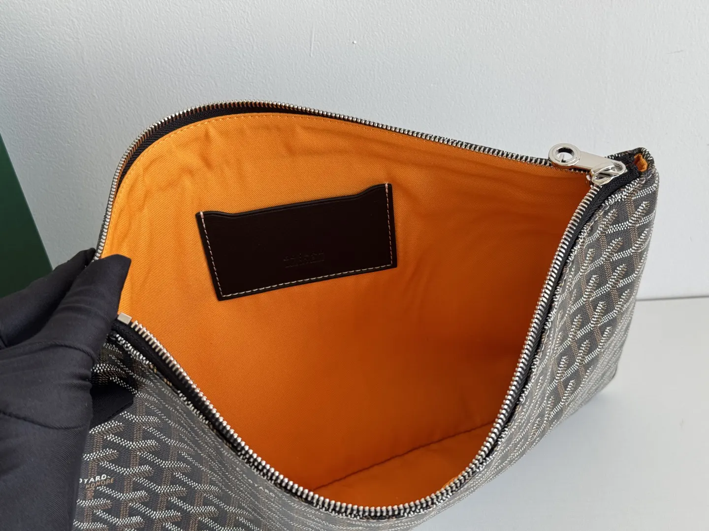 Goyard 牛皮 戈雅 手拿包MGM尺寸同A 纸大小 可用作 精致手拿款(數字9) Goyard 牛皮 戈雅 手拿包MGM尺寸同A 纸大小 可用作 精致手拿款(數字9)