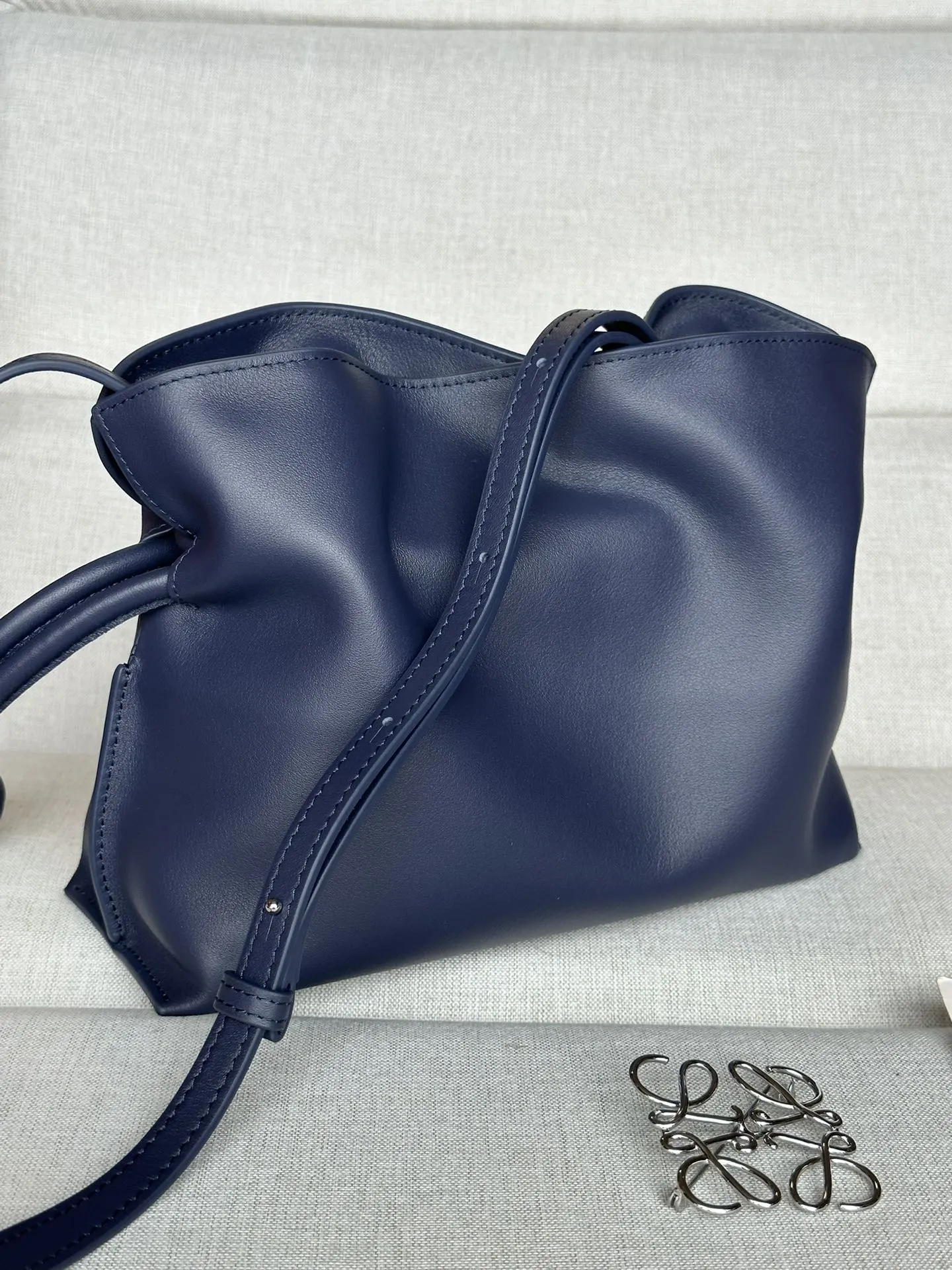 Loewe 金色 牛皮 手拿包 精致手拿款