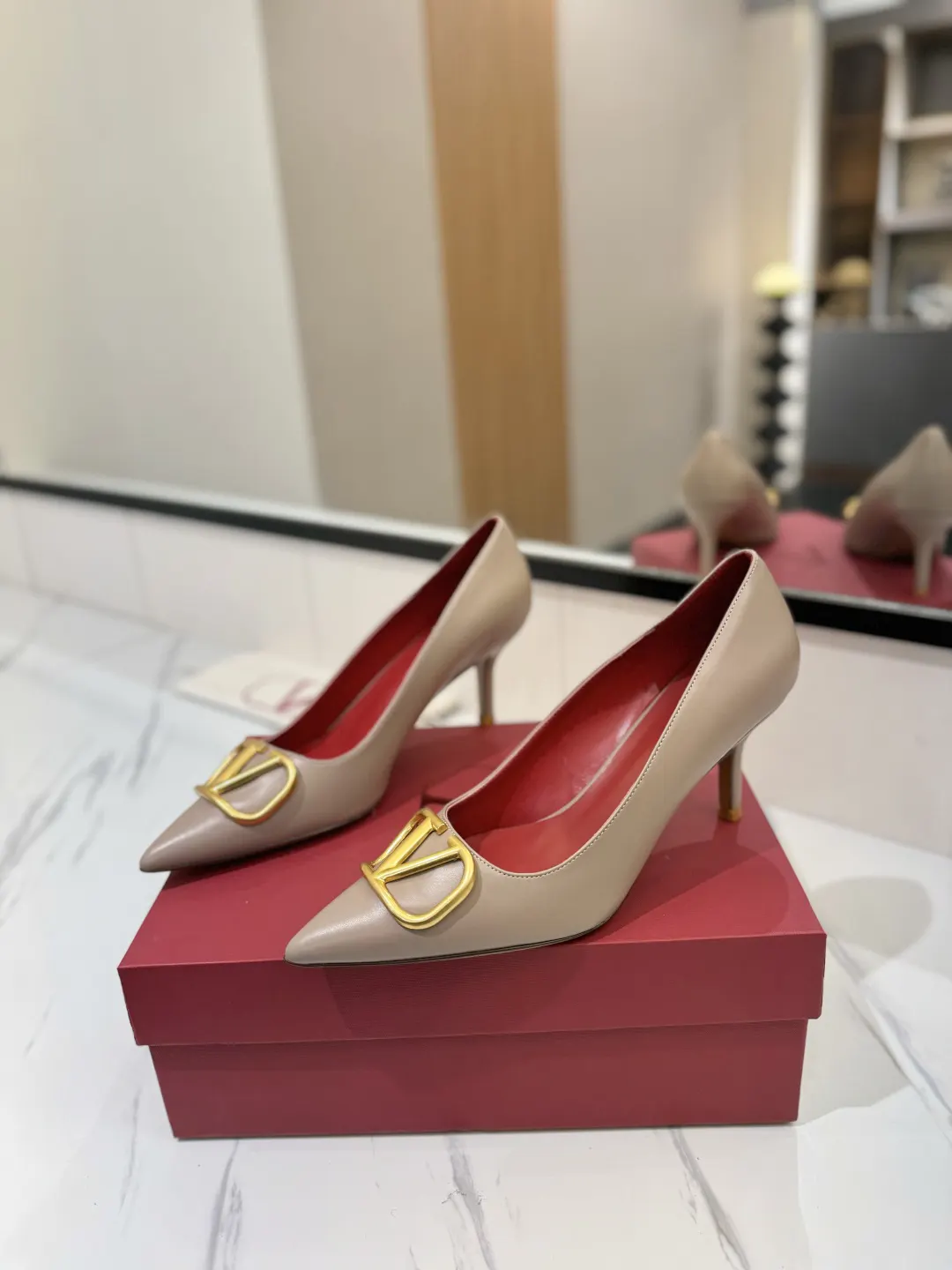 Valentino 金色 平底鞋 通勤约会款 款06