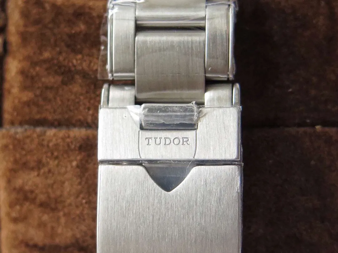 Watch Classic Image 9 Watch Classic Image 9