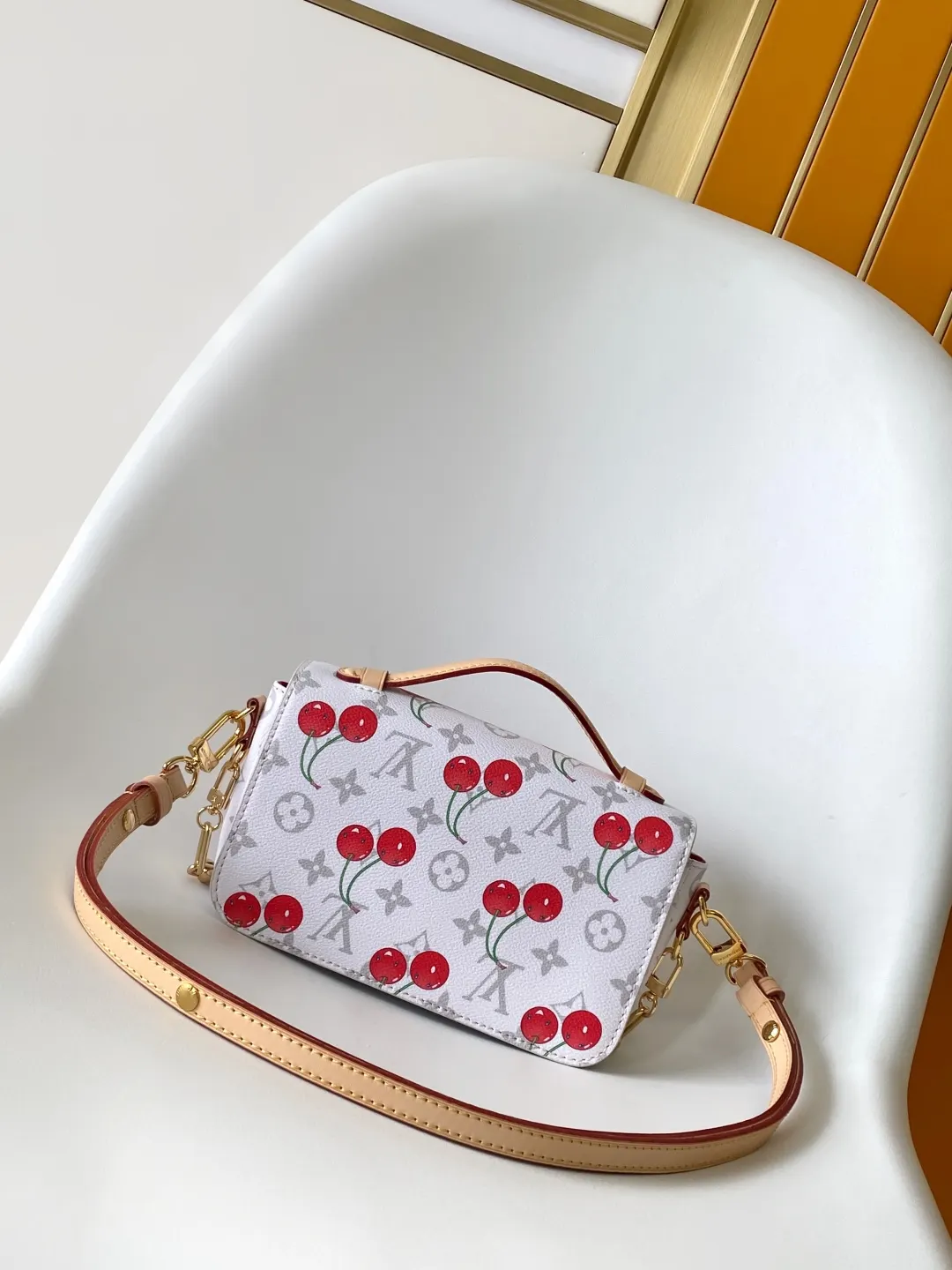 LV 牛皮 动态 本款 Pochette 链条包 精致链条款