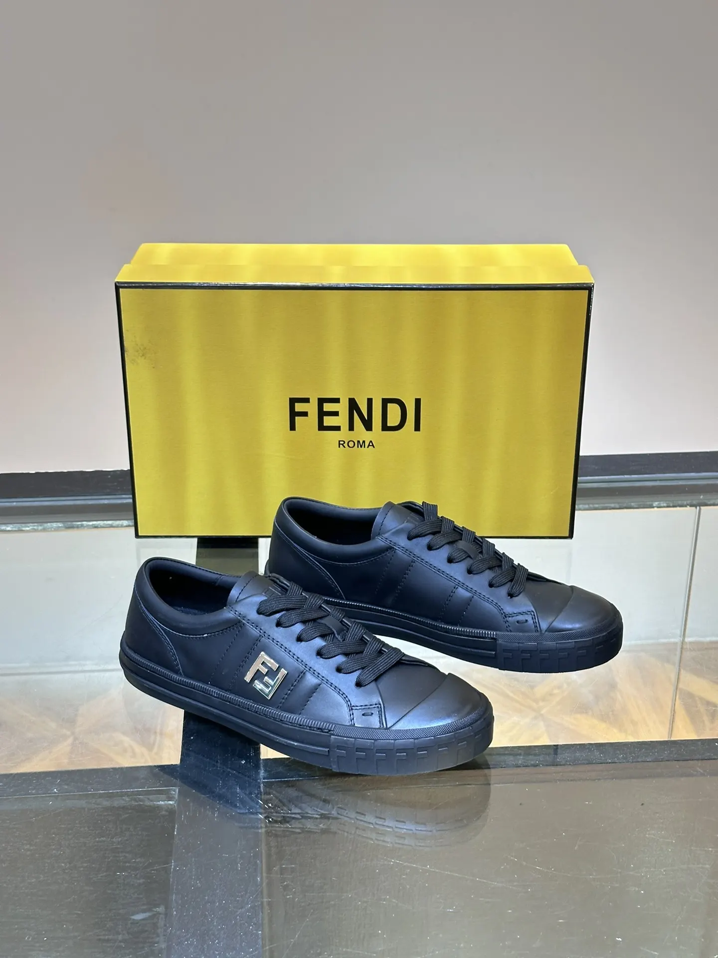 Fendi 运动鞋 休闲百搭款