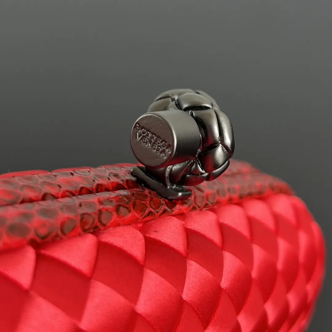 Bottega Veneta 化妆包 便携收纳款