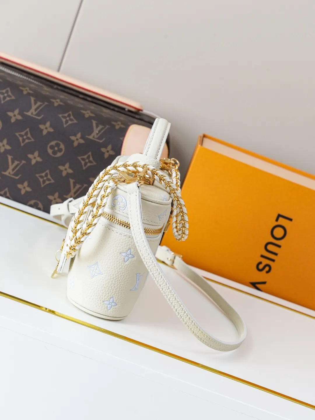 Louis Vuitton Chain Bag Leather