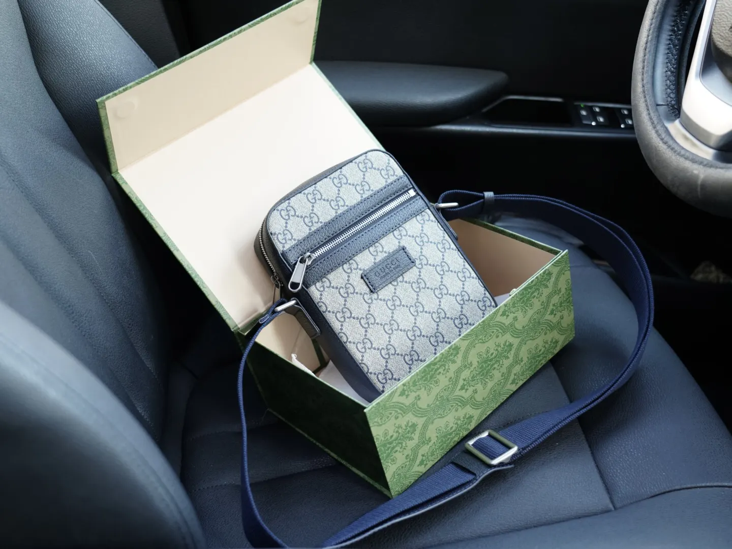 Gucci 皮革 斜挎包