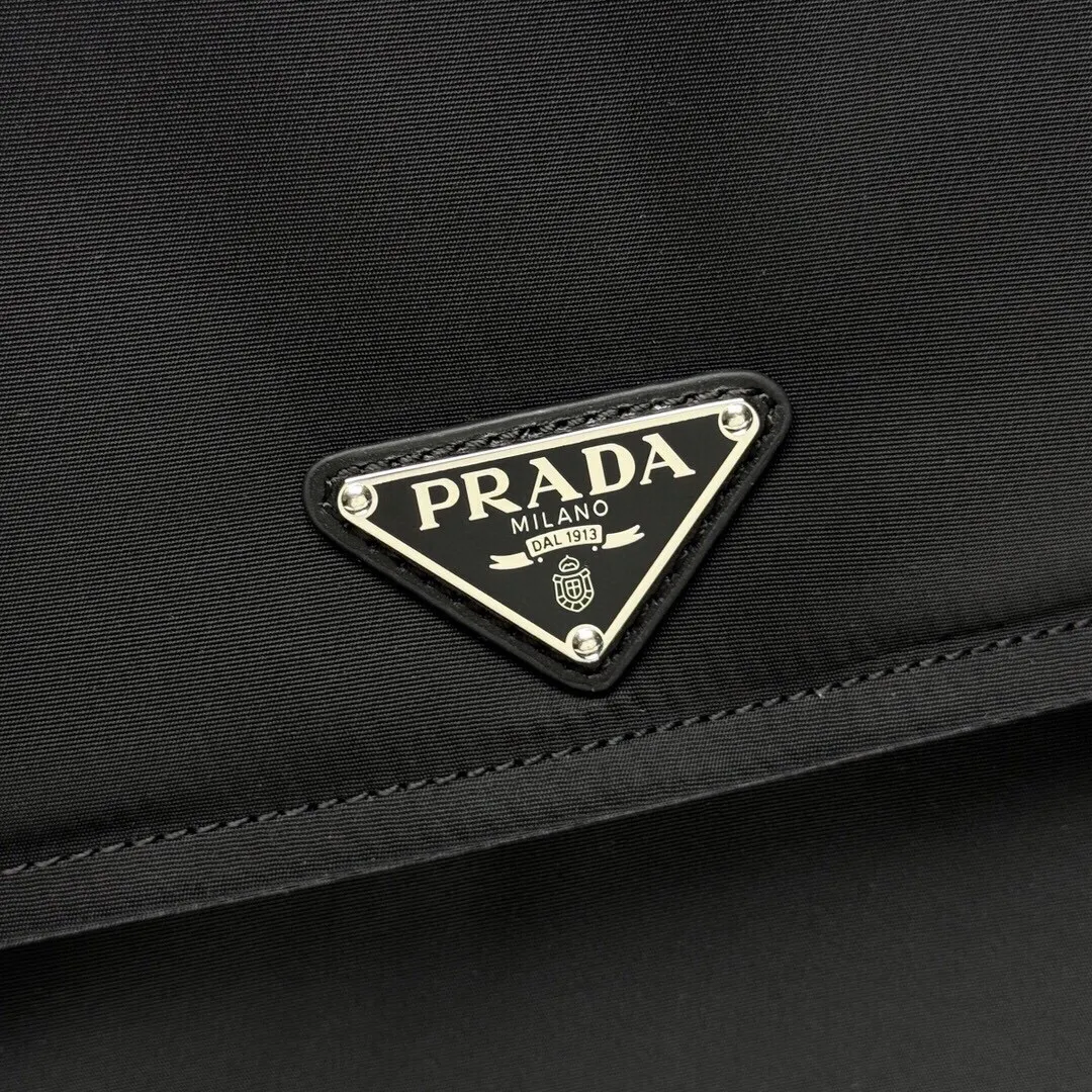 PRADA 1BC208 Re-Nylon尼龙 三角标 斜挎包 日常通勤款