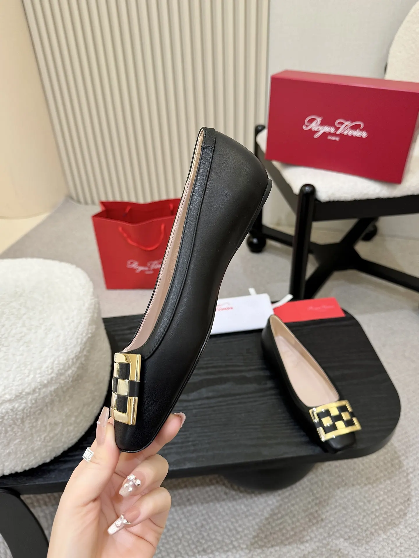 Roger Vivier 運動鞋 休閒百搭款(數字4) Roger Vivier 運動鞋 休閒百搭款(數字4)