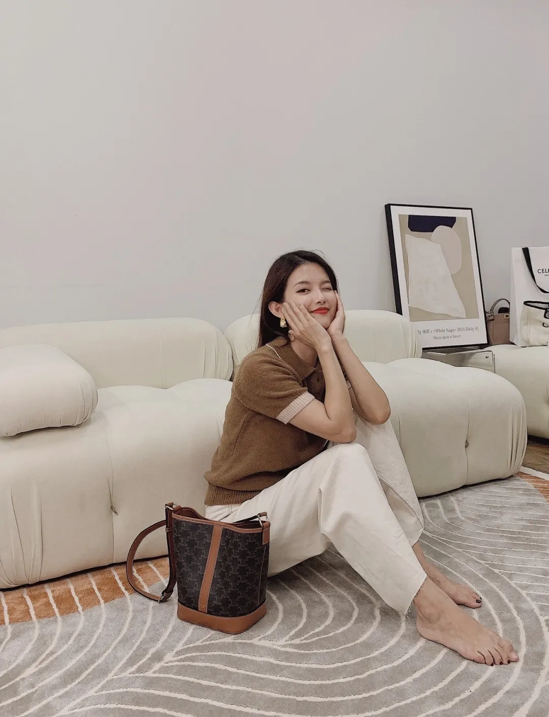 Celine 轻轻松松现在的真是美炸了 实力出圈 太好看了 斜挎肩 水桶包 休閒水桶款