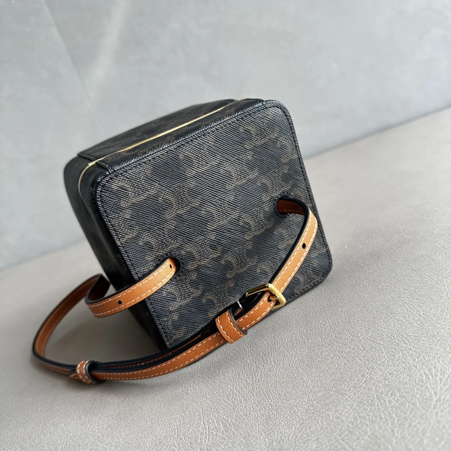 Gold Shoulder Bag Leather