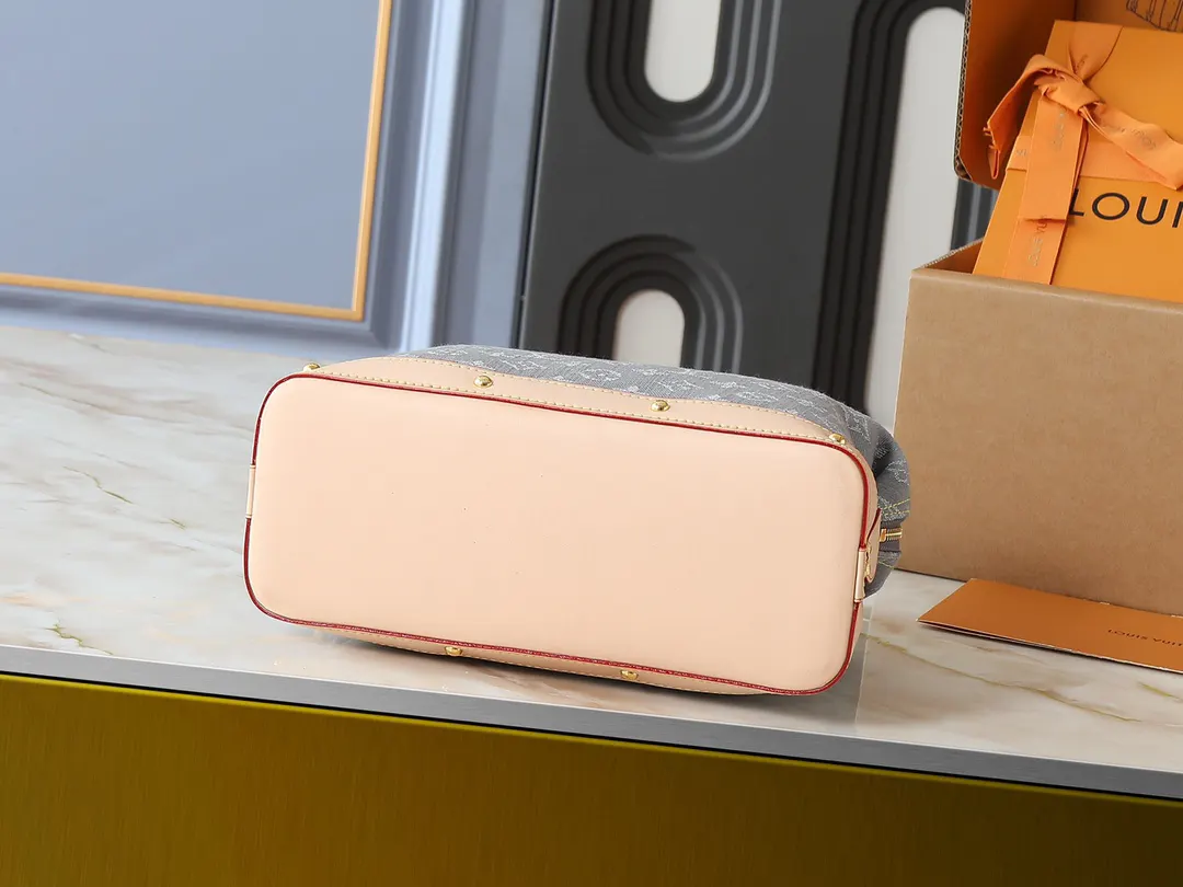 Cosmetic Pouch