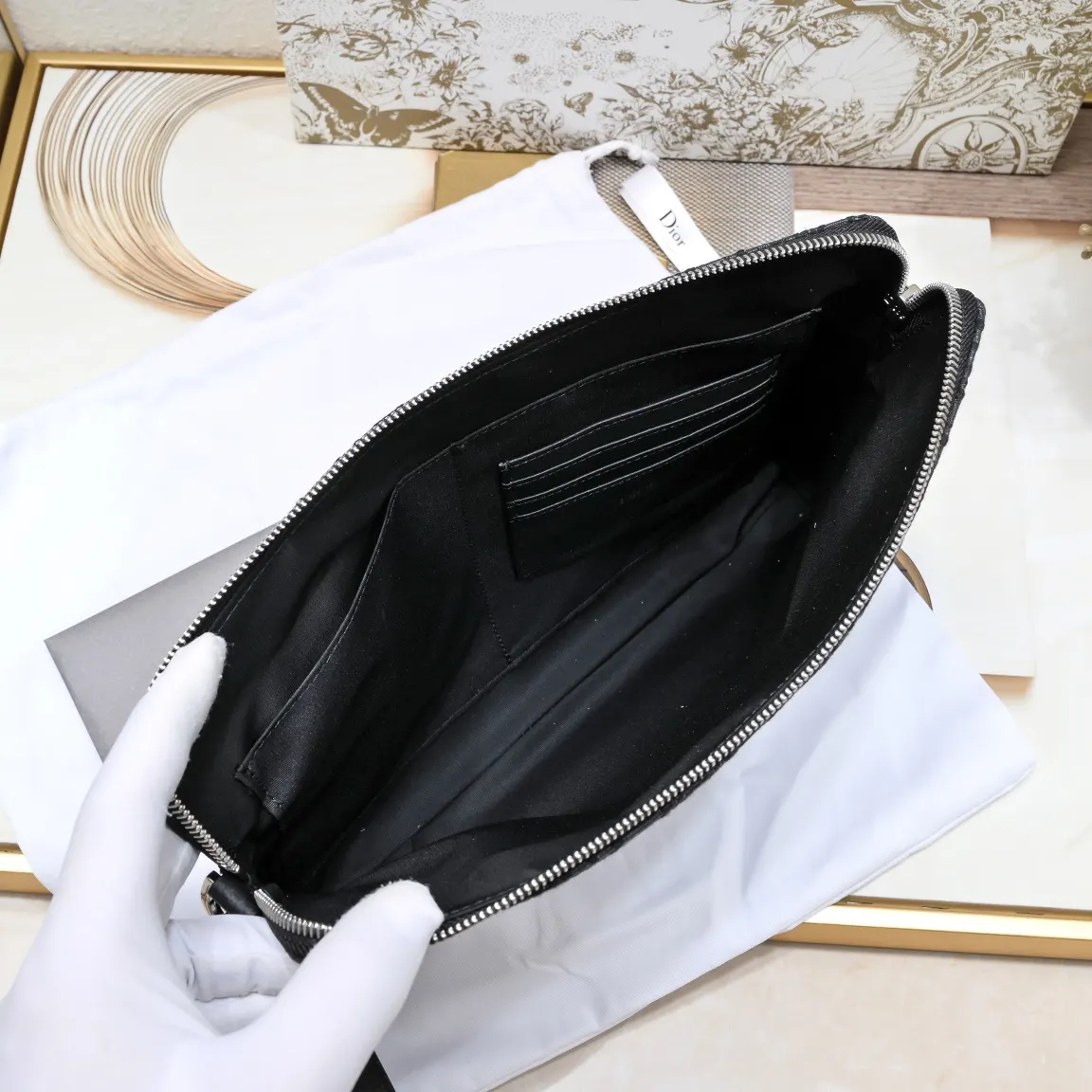 Dior 黑色 米色 皮革 手拿包 精致手拿款(數字9) Dior 黑色 米色 皮革 手拿包 精致手拿款(數字9)
