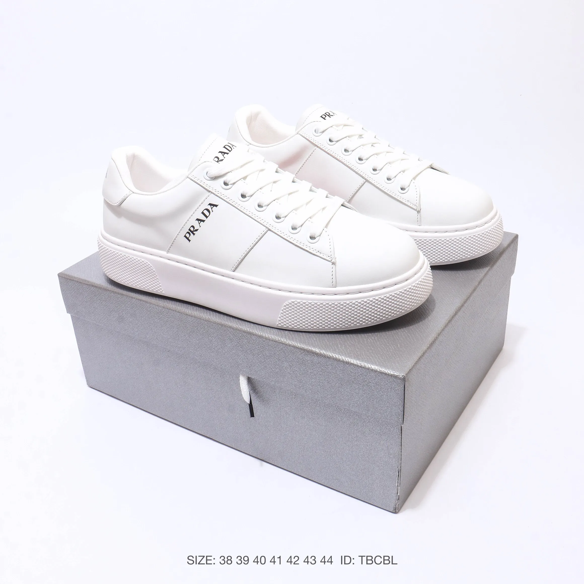 PRADA 休闲鞋 舒适百搭款