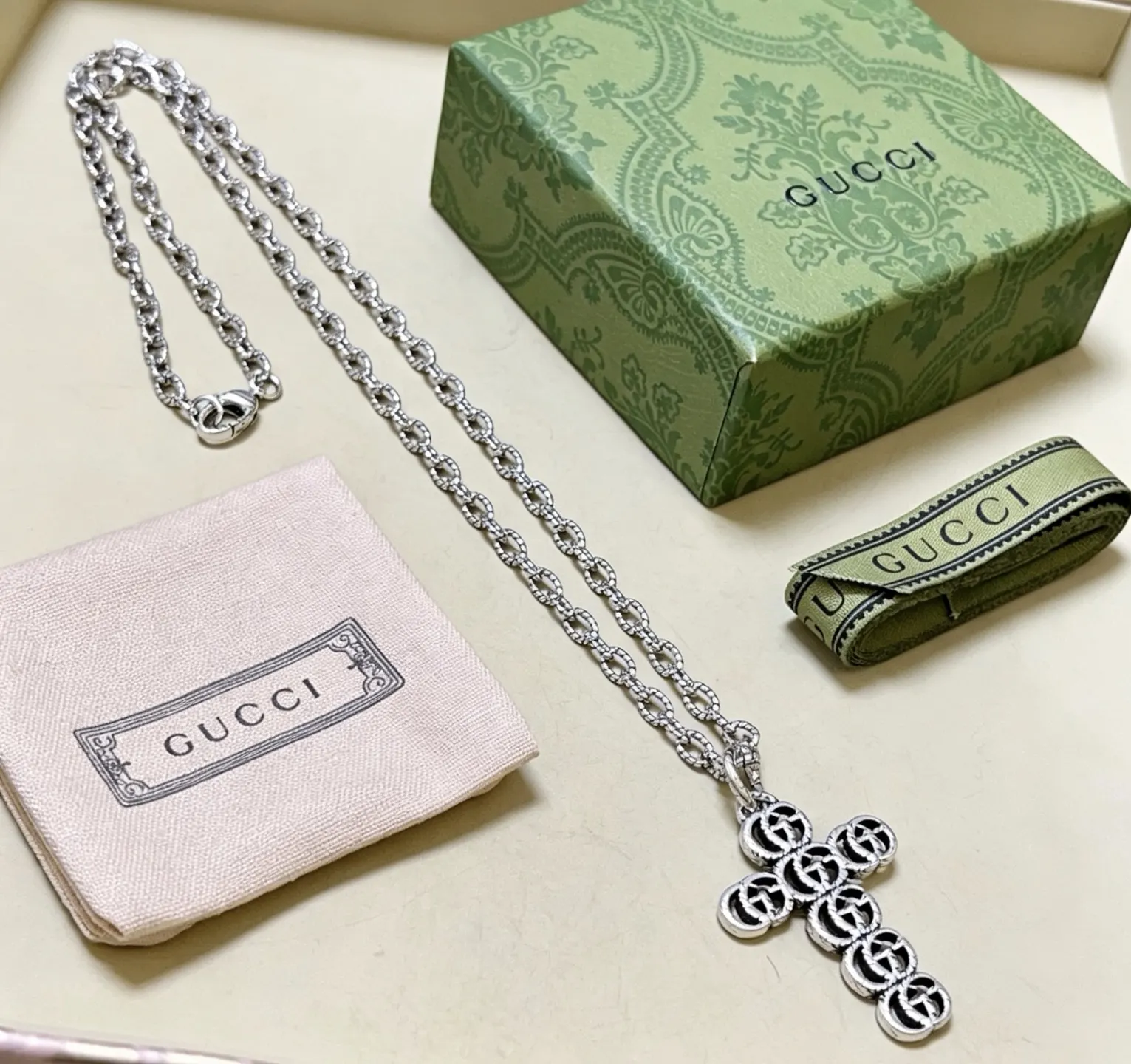 Gucci Chain Bag Shoulder and Crossbody Wear Image 4 Gucci Chain Bag Shoulder and Crossbody Wear Image 4