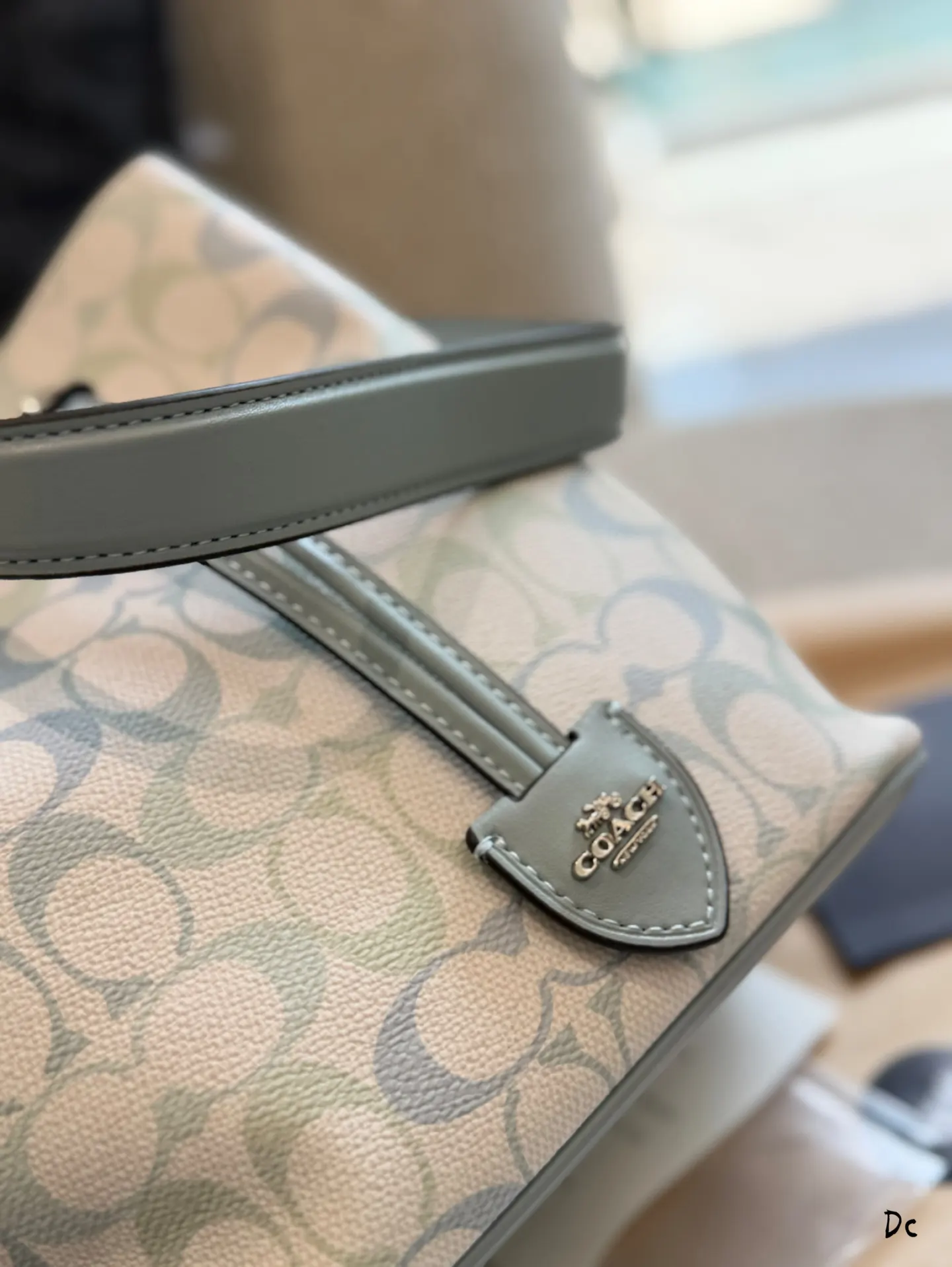 Coach 老花 帆布 水桶包 休閒水桶款(數字2) Coach 老花 帆布 水桶包 休閒水桶款(數字2)