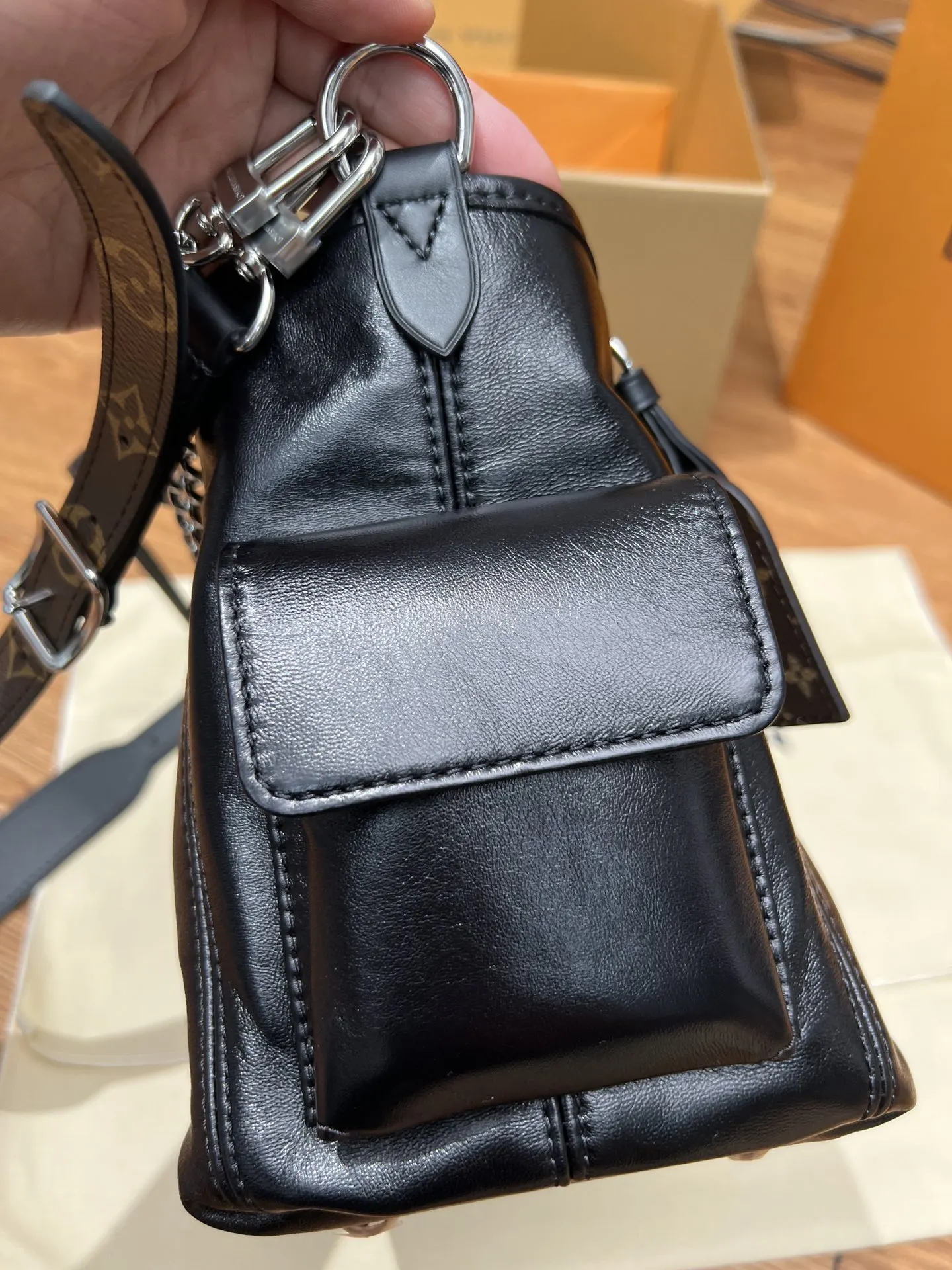 CarryAll 羊皮 水桶包 休閒水桶款