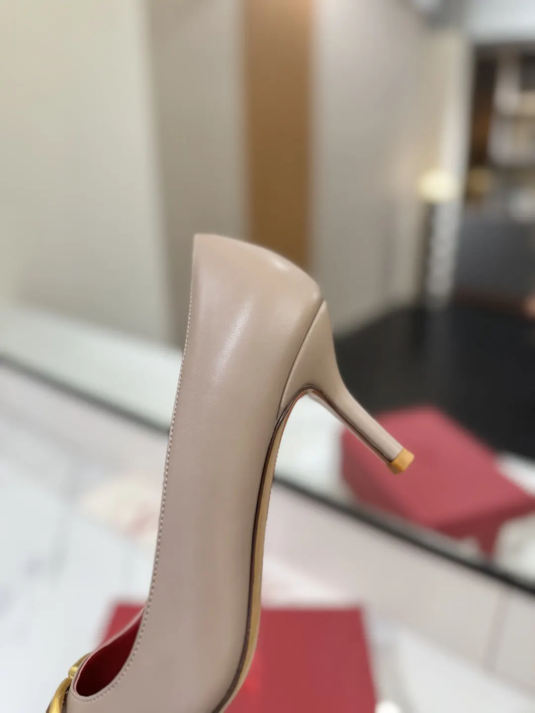 Valentino 金色 平底鞋 通勤约会款 款06