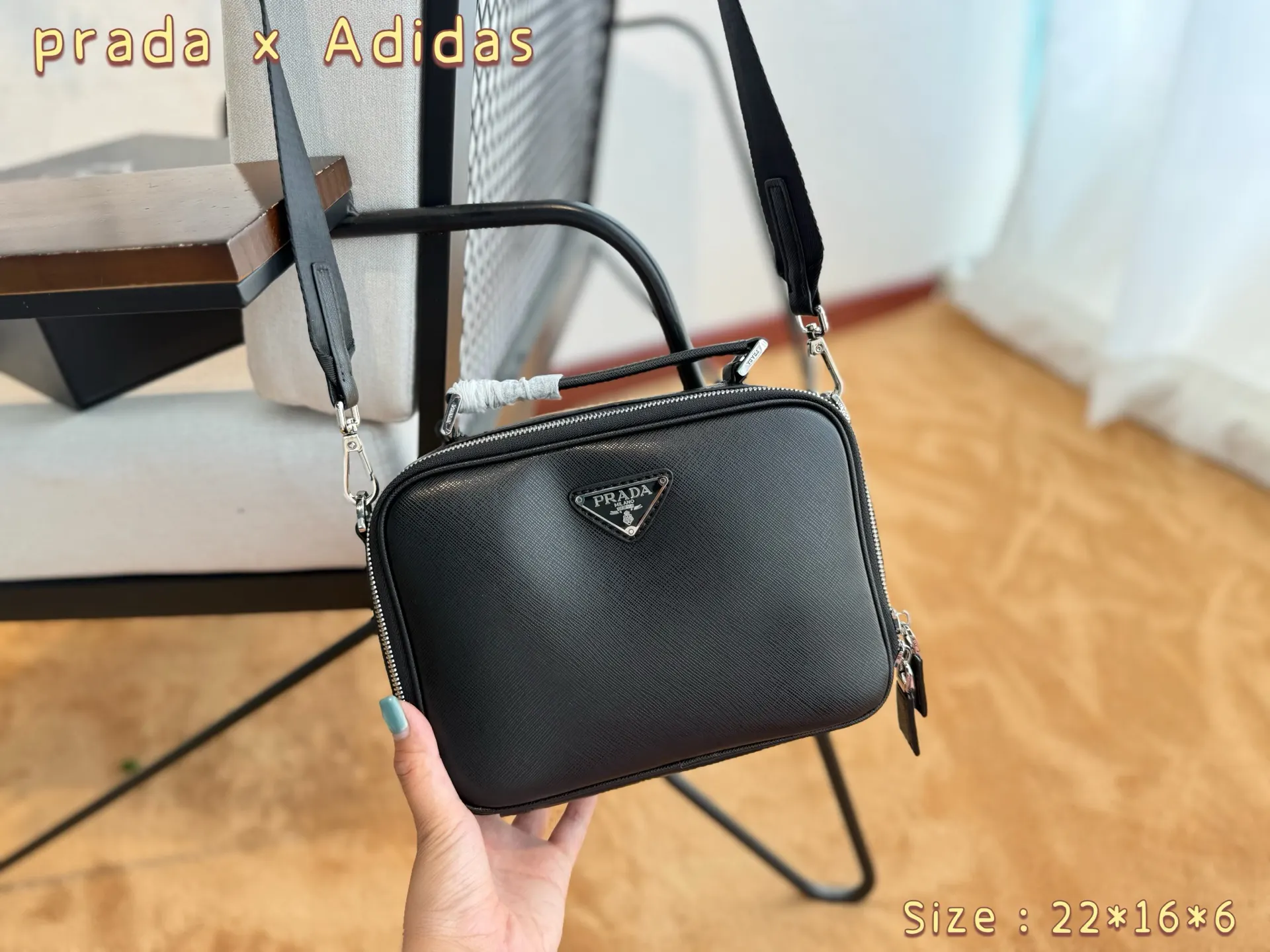 Prada 时尚男包 男士单肩斜挎包 商务休闲邮差包 轻便斜挎款
