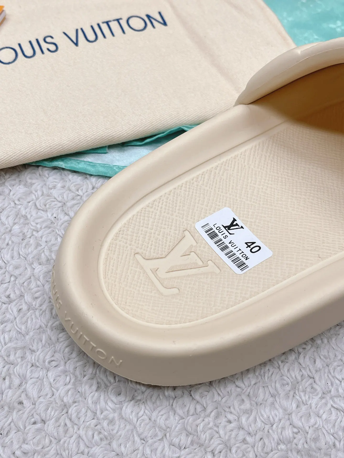 LV 厚底拖鞋 休閒百搭款(數字8) LV 厚底拖鞋 休閒百搭款(數字8)