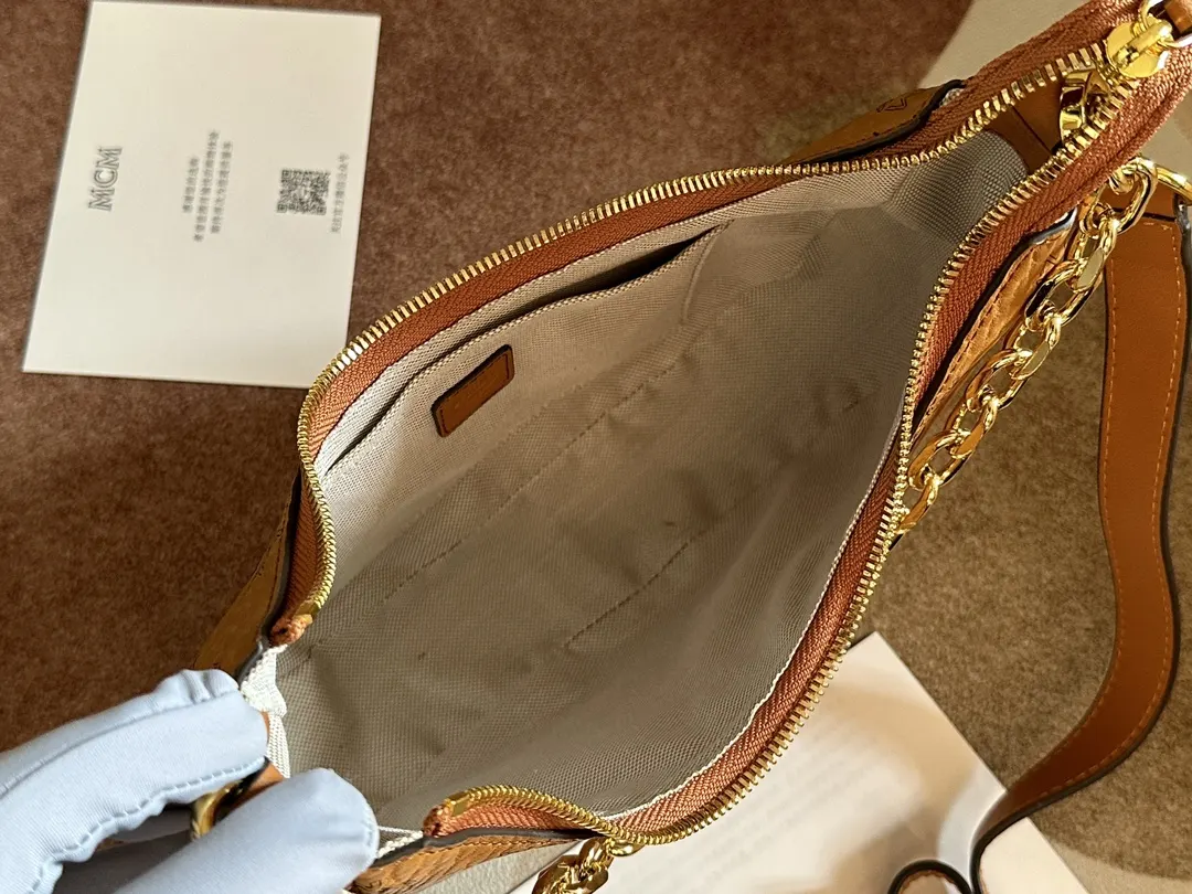 Hobo 牛皮 MCM 月牙包 Aren Visetos半月形H 腋下包 復古腋下背款(數字9) Hobo 牛皮 MCM 月牙包 Aren Visetos半月形H 腋下包 復古腋下背款(數字9)