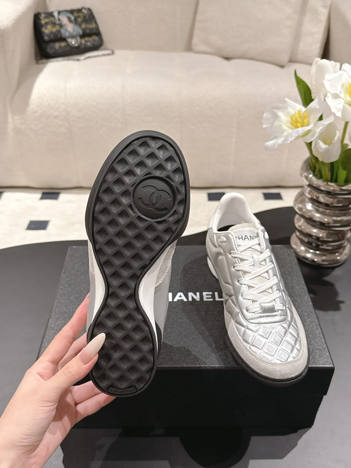Chanel 白色羊皮休闲鞋 经典低帮