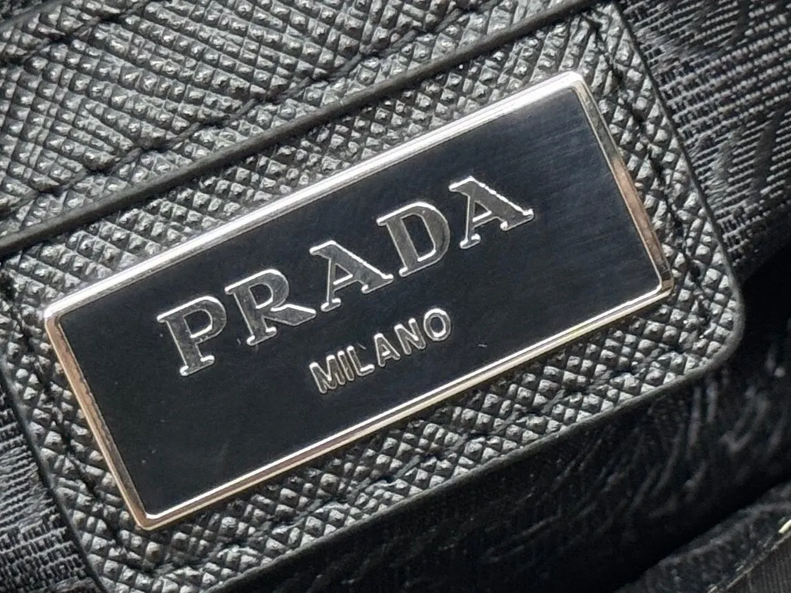 Prada Re-Nylon 2VH118 皮革 Saffiano 十字紋 單肩包