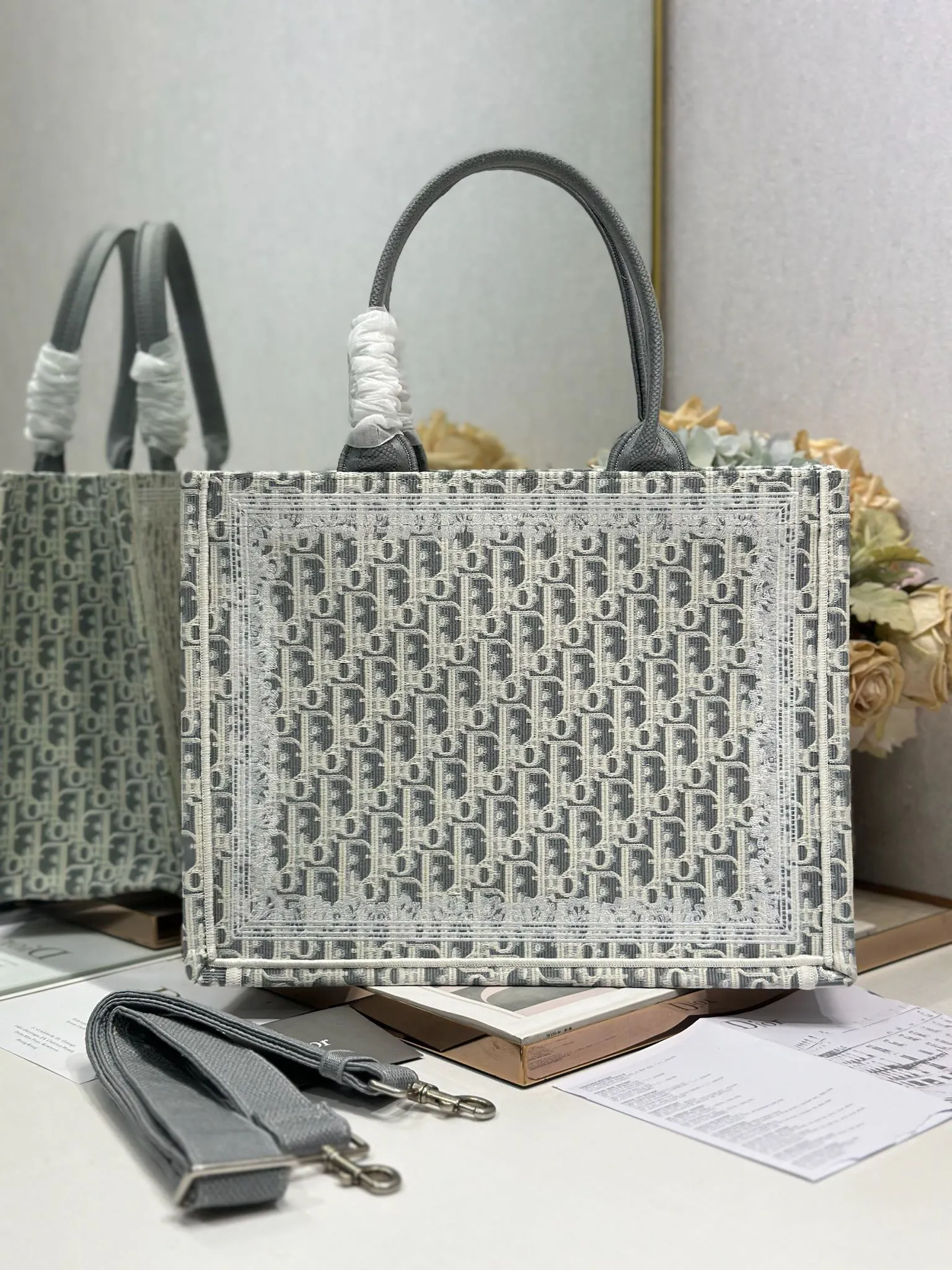 Book Tote 可收納各种日常用品 全新演绎Baye图案混合效果D 托特包 大容量托特款
