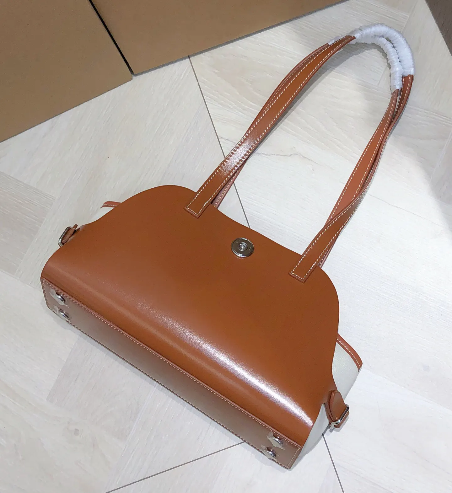 Hermes 棕色 帆布 腋下包 復古腋下背款(數字9) Hermes 棕色 帆布 腋下包 復古腋下背款(數字9)