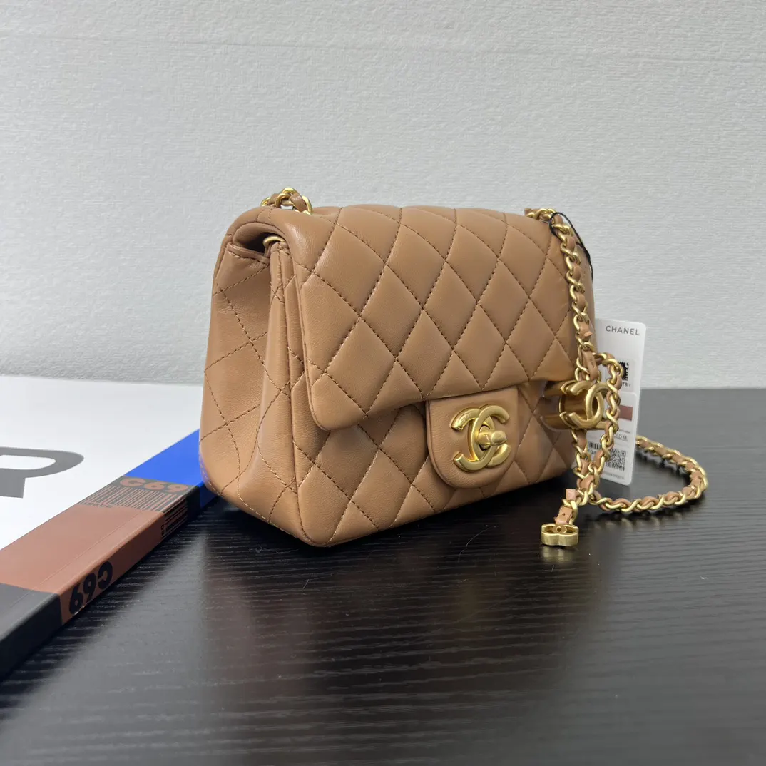 Chanel 棕色小羊皮菱格链条包 复古