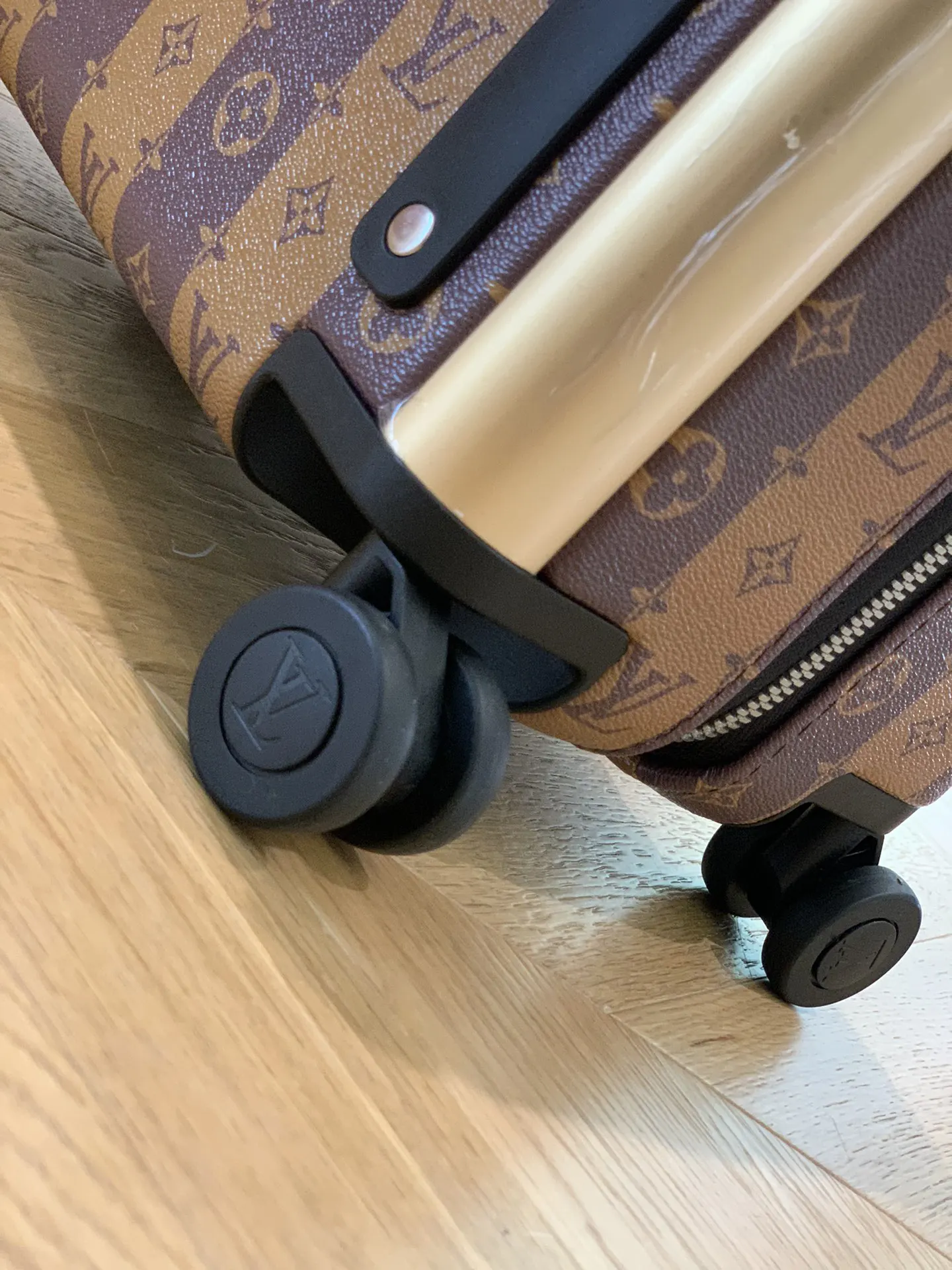 灰色 銀色 拉杆真皮包裹 行李箱 旅行拉杆款 輕便出行款