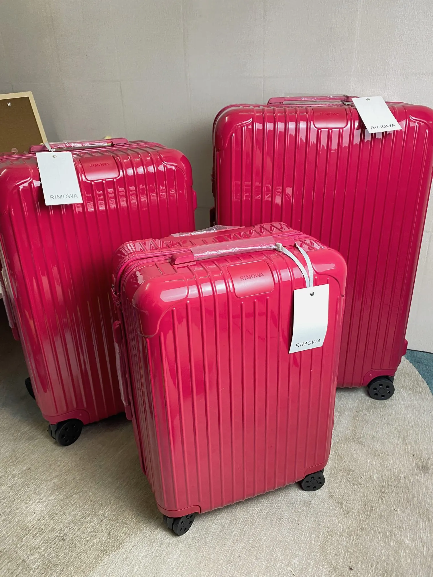 红色 日默瓦树莓红 rimowa树玫红 日默瓦新颜色 玫红 行李箱 旅行拉杆款 轻便出行款