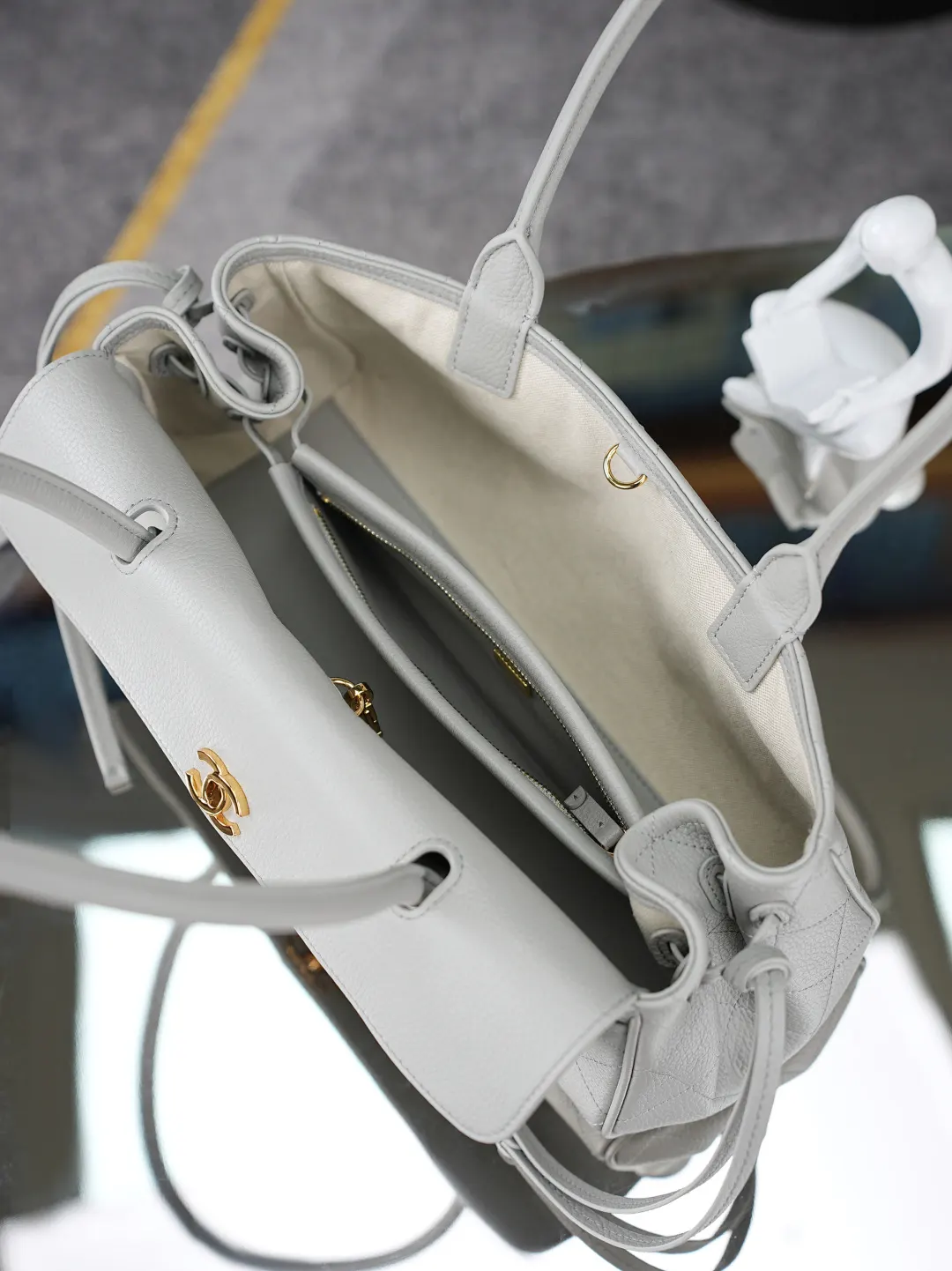 Chanel White Blue Hobo Shoulder Bag Vintage Leather