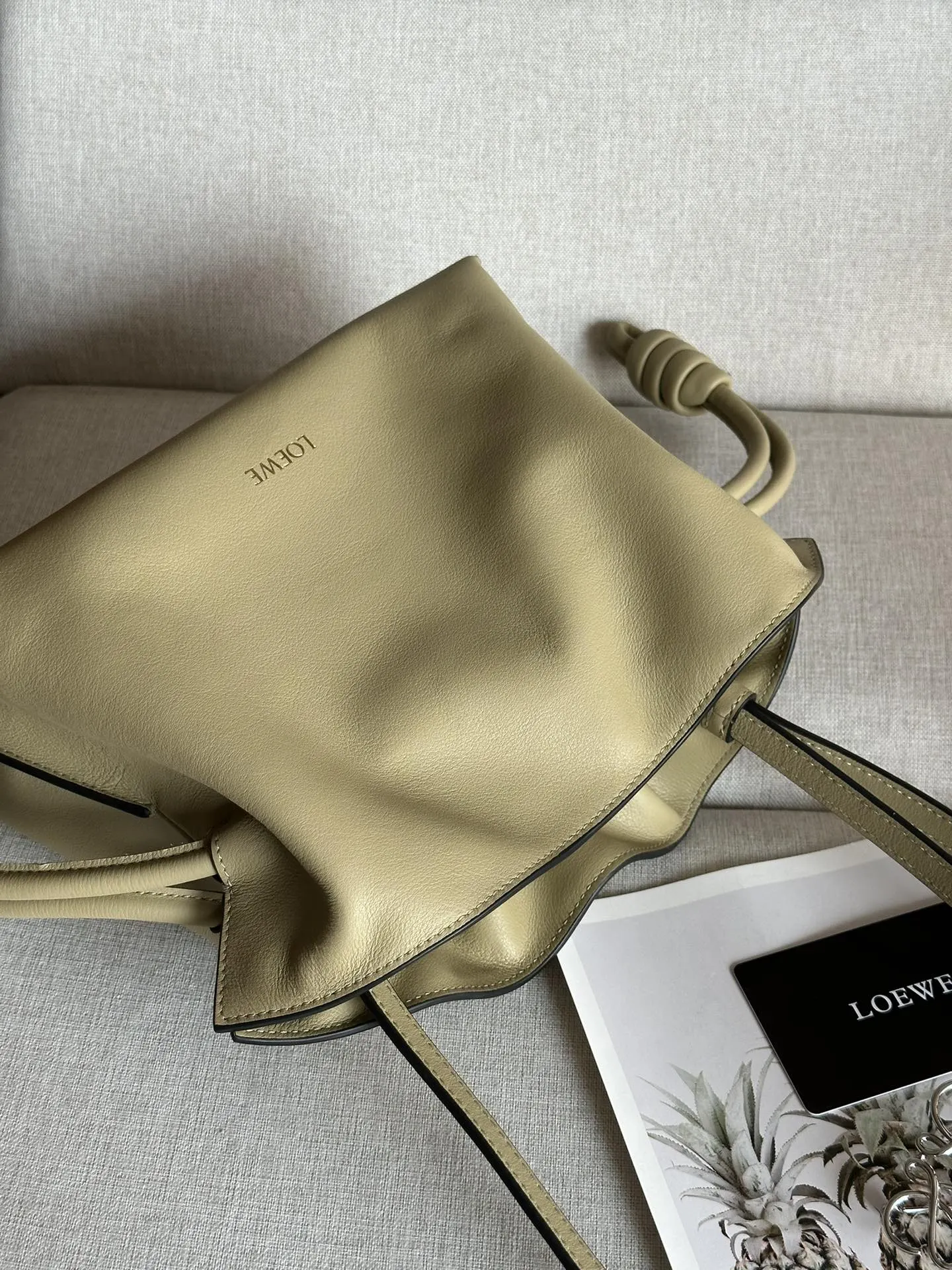 Loewe 金色 牛皮 手拿包 精致手拿款