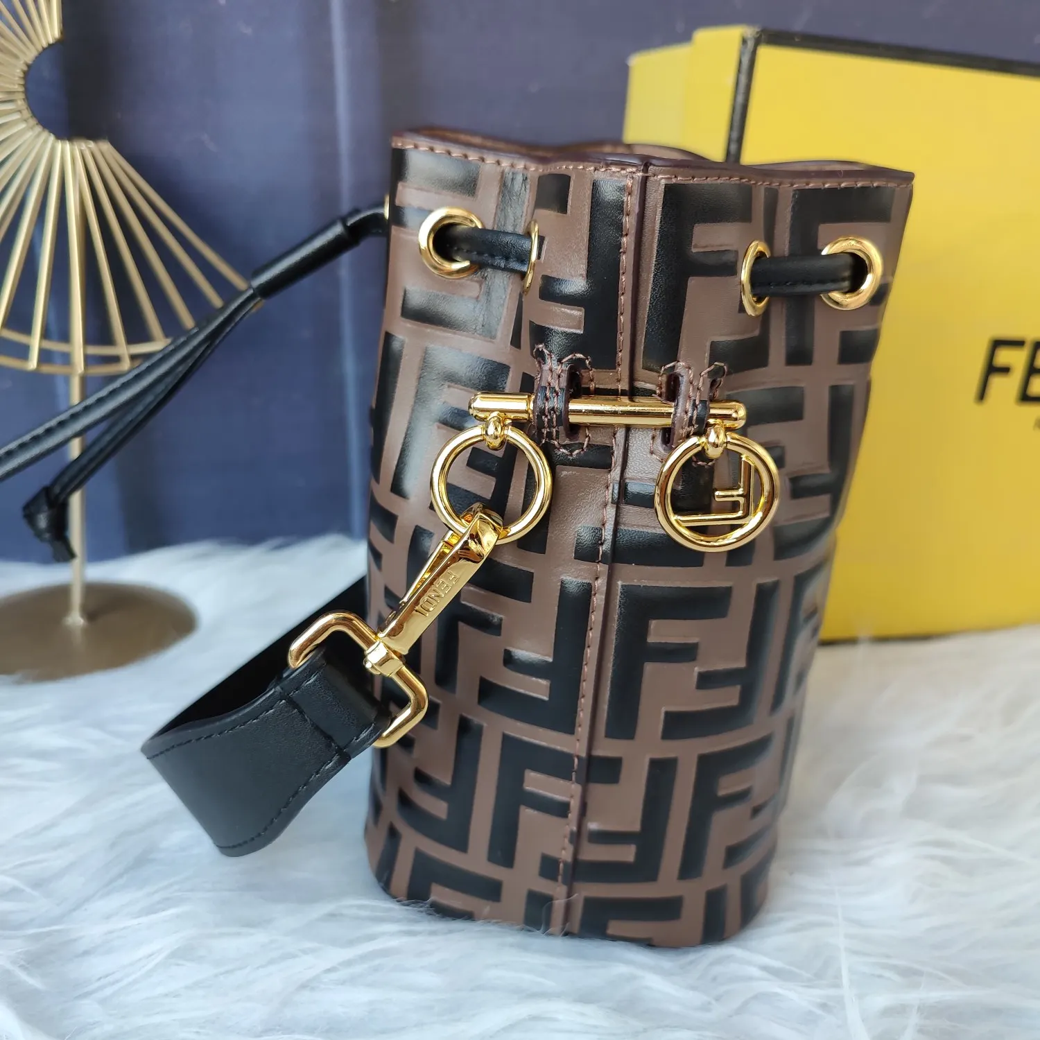 Fendi 啡色 芬迪F 咖啡色 Mon Tres 水桶包 休闲水桶款