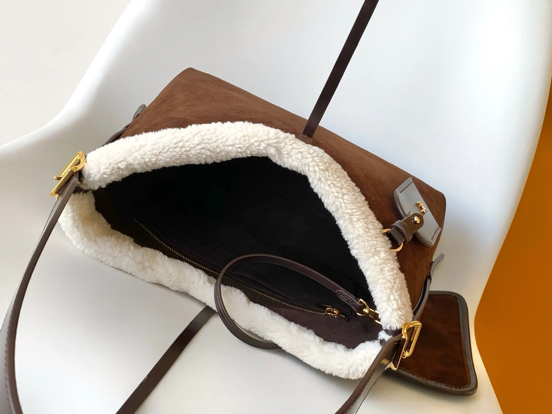 LV CarryAll 牛皮 收纳包 旅行收纳款