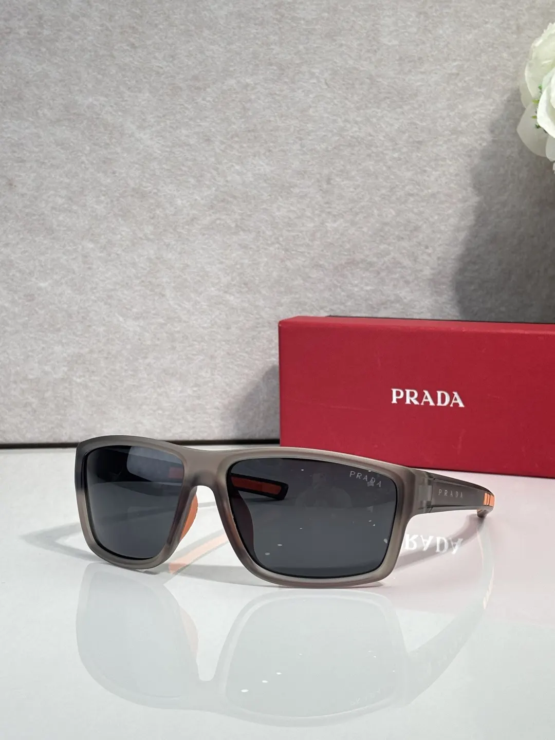 PRADA 8551 太阳眼镜 时尚遮阳款