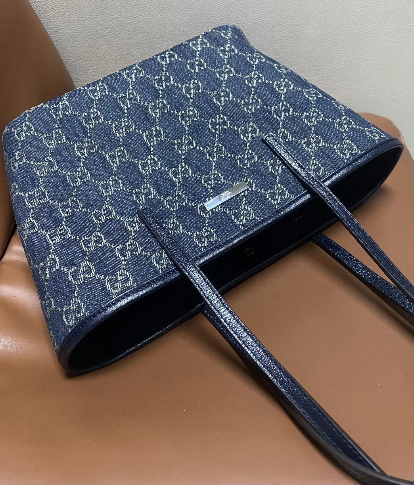 Gucci 帆布 GG涂层帆布与织带的搭 为精致的造型增添了标志性的点 托特包 大容量托特款