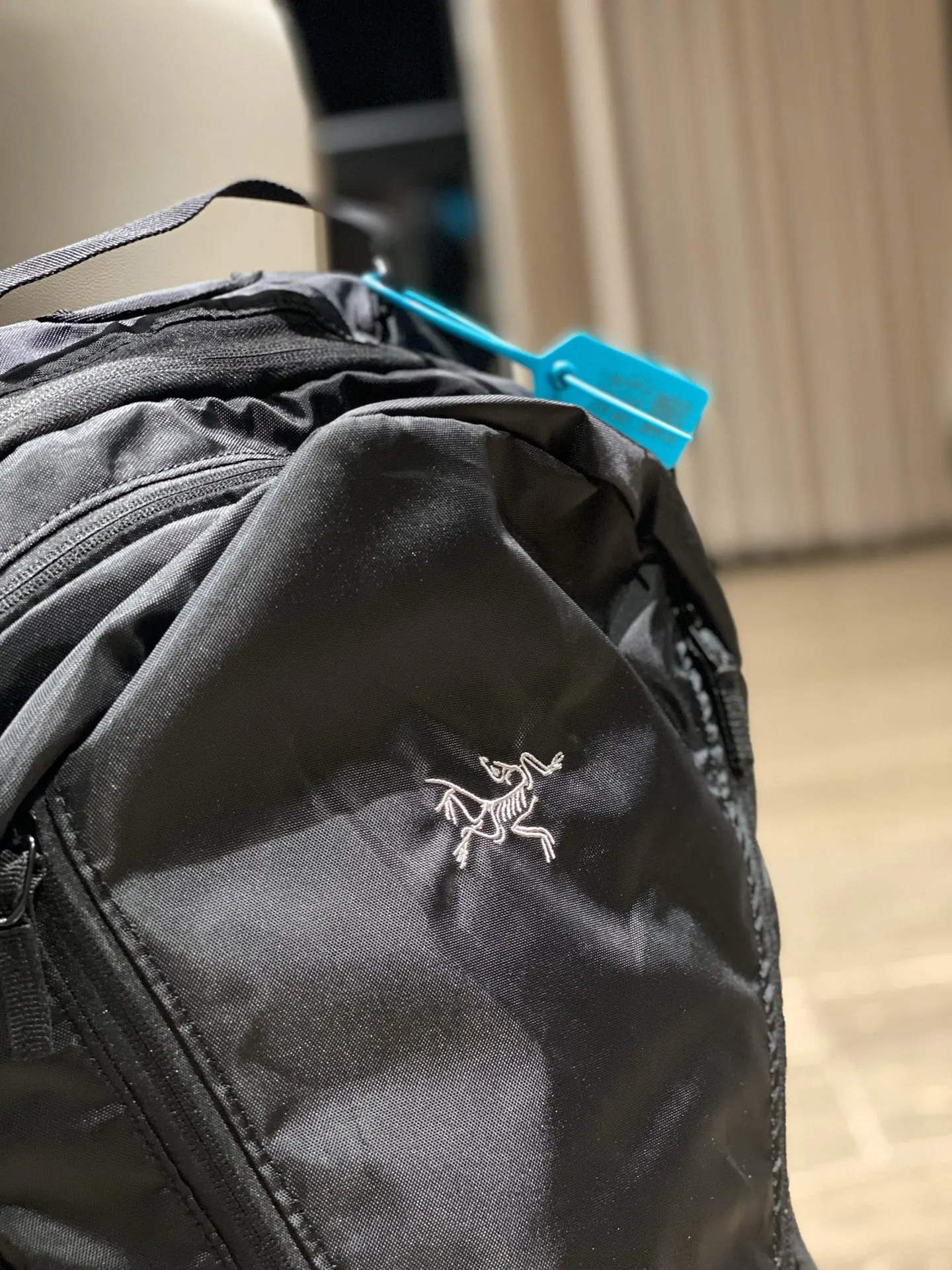 黑色 莞产纯 始祖鸟 mantis 雙肩包 实用雙肩款