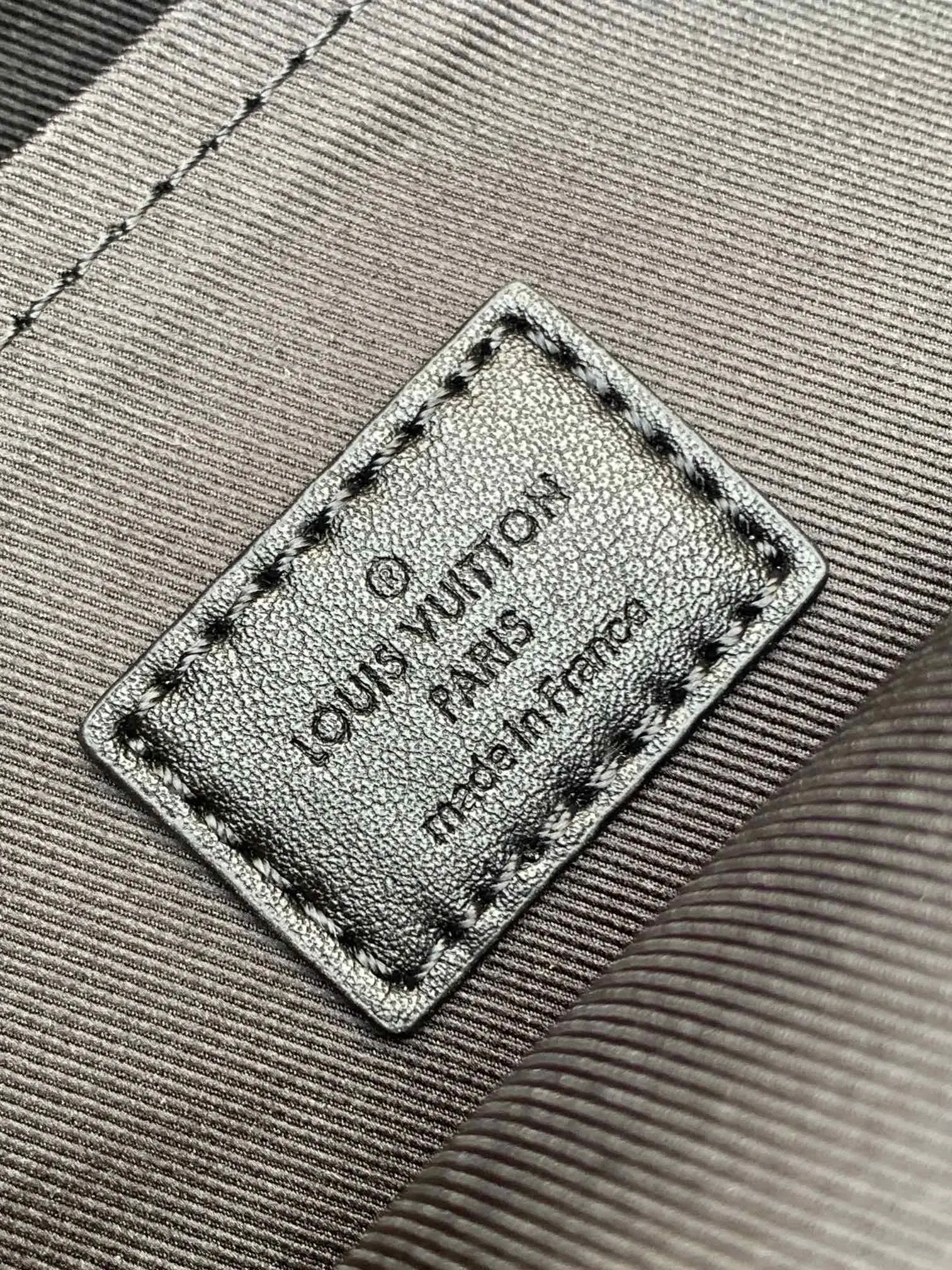 LV 黑色 蓝色 牛皮 双肩包 实用双肩款