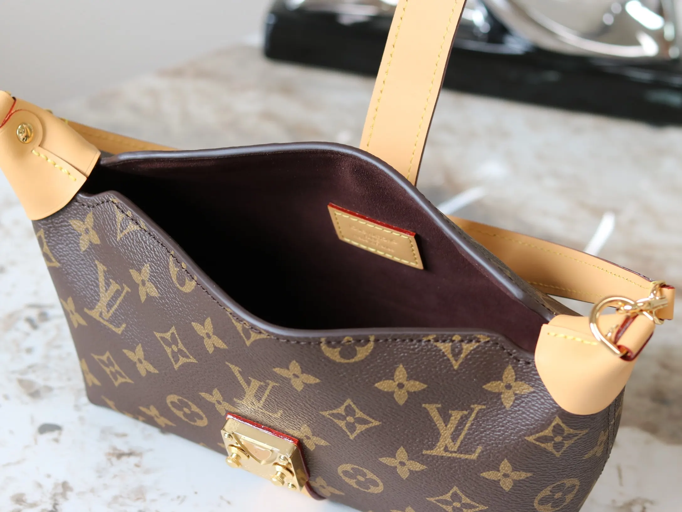 LV Pochette handbag Image 8 LV Pochette handbag Image 8