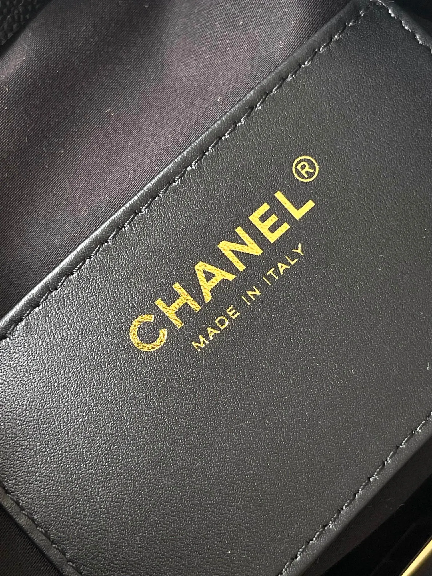 Chanel Cowhide Hobo Underarm Bag One Shoulder Back Image 9 Chanel Cowhide Hobo Underarm Bag One Shoulder Back Image 9